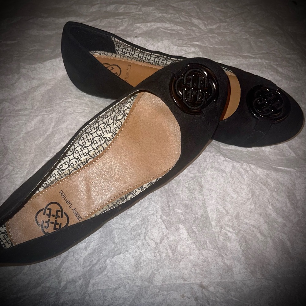 Daisy Fuentes black flats